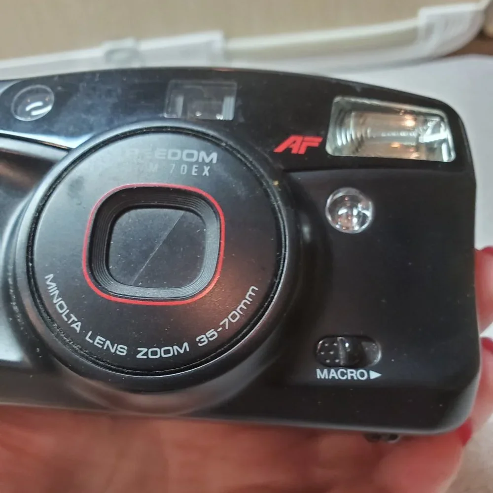 Minolta Freedom Zoom 70EX Minolta Lens zoom 35-70mm Macro AF 35mm Film Camera